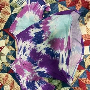 A short sleeve colorful top!! It’s also super soft